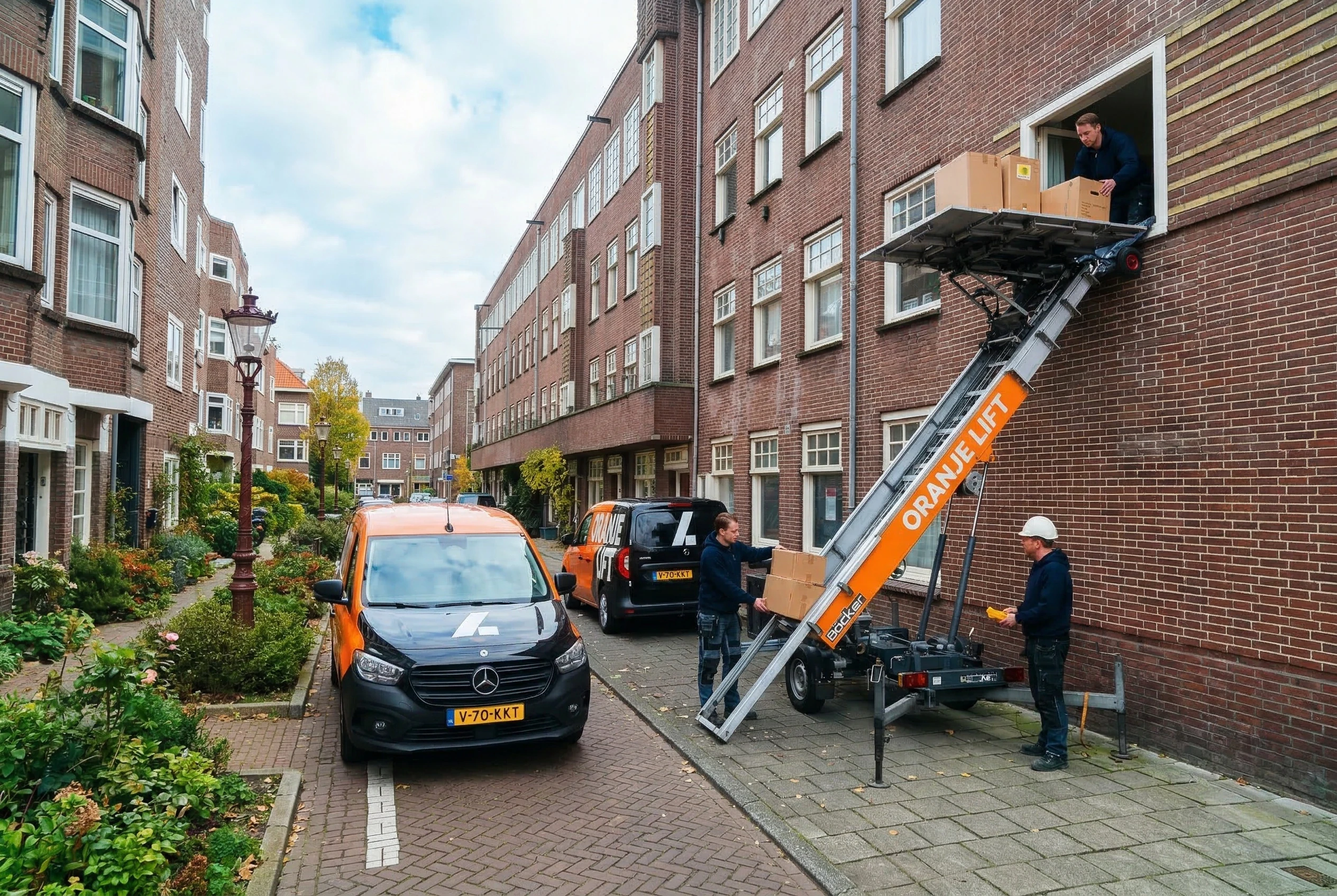 Aanhangerlift geplaatst in een smalle straat in Veenendaal